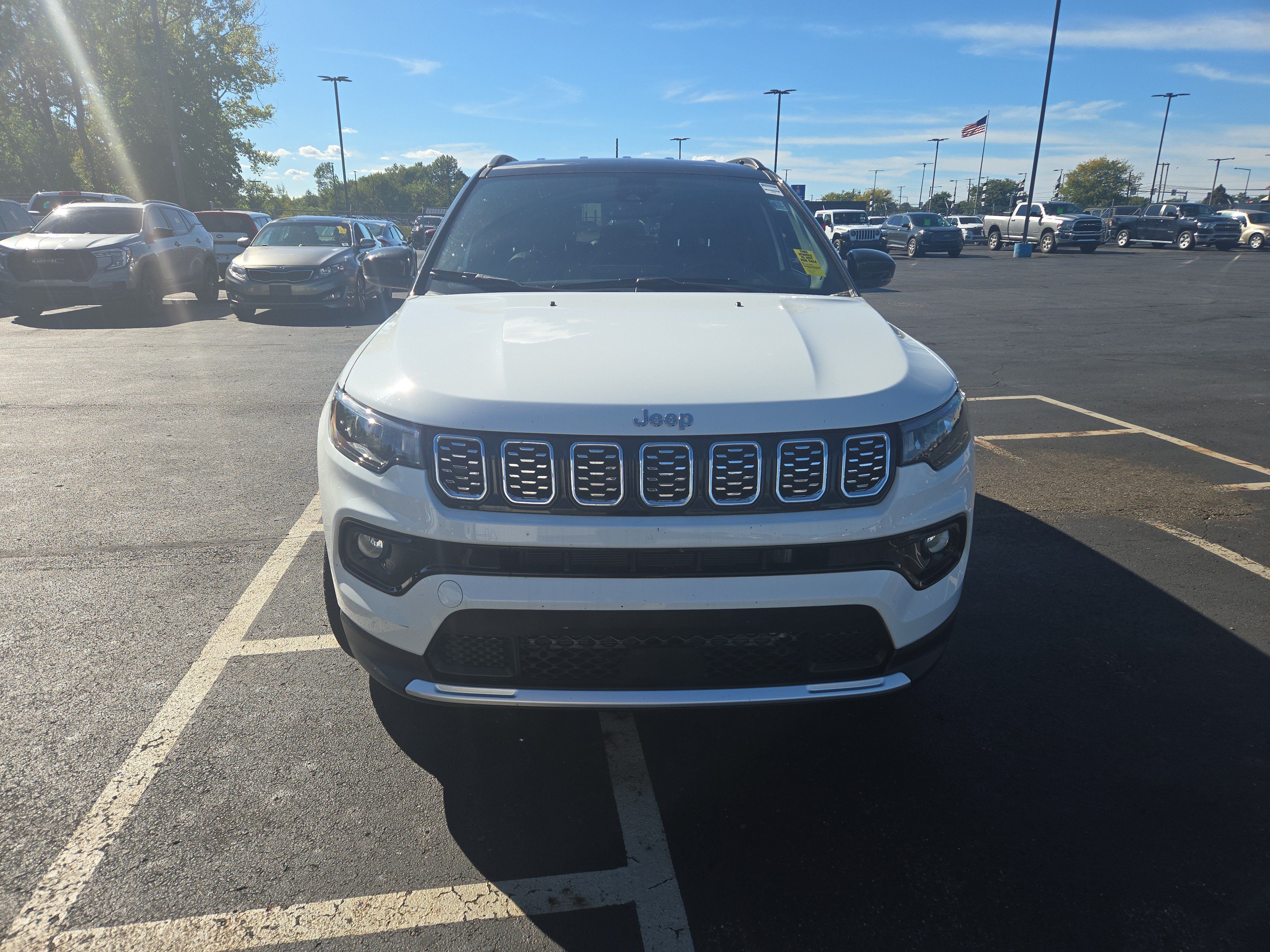 Used 2024 Jeep Compass Limited AWD/4WD image 2