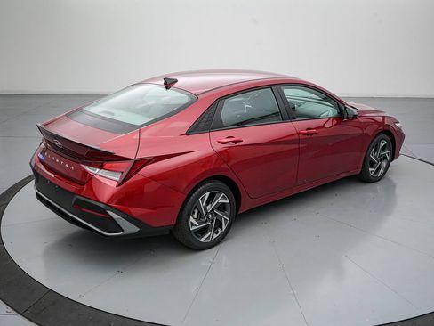 Used 2025 Hyundai Elantra Sport FWD image 4