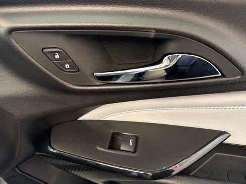 Used 2025 Chevrolet Trax LT w/ LT Convenience Package image 28