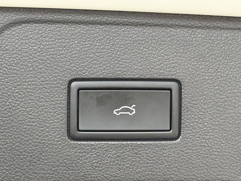 Used 2025 Volkswagen Atlas SEL image 16