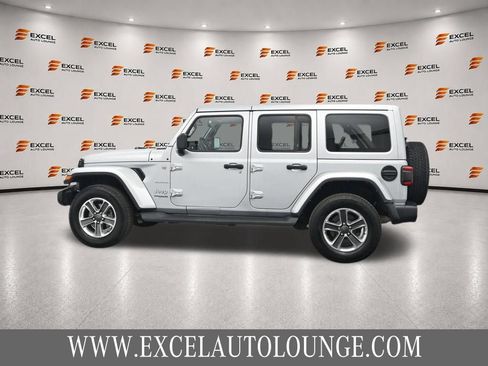 Used 2022 Jeep Wrangler Unlimited Sahara w/ LED Lighting Group AWD/4WD image 2