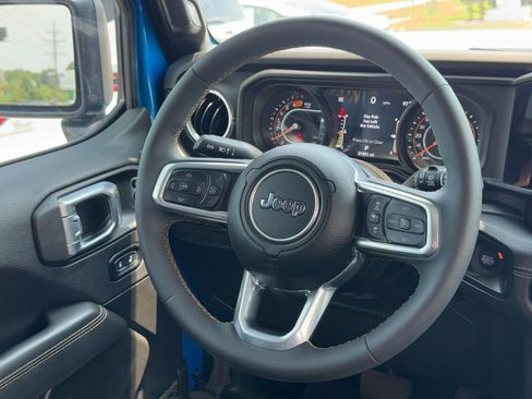 Used 2024 Jeep Wrangler Unlimited Sahara AWD/4WD image 14