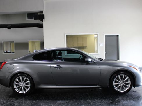 Used 2011 INFINITI G37 Journey w/ Premium Pkg RWD image 2
