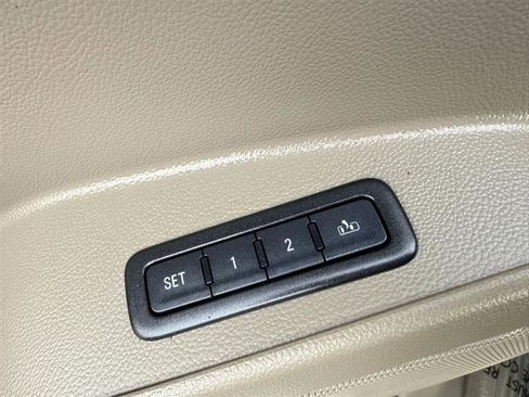 Used 2016 GMC Yukon XL SLT w/ Open Road Package AWD/4WD image 34