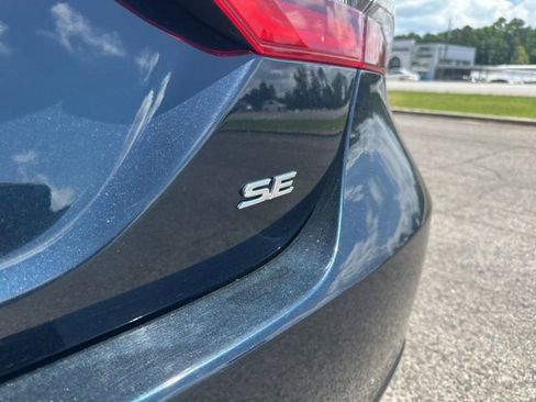 Used 2021 Toyota Camry SE FWD image 7