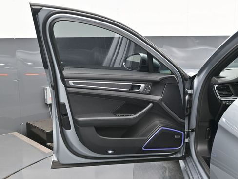 Certified 2023 Porsche Panamera 4 Platinum Edition image 8