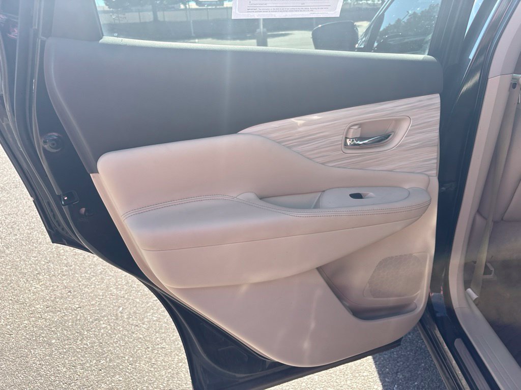 Used 2015 Nissan Murano Platinum w/ Platinum Technology Package AWD/4WD image 16