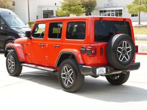Used 2026 Jeep Wrangler Unlimited Sahara AWD/4WD image 3