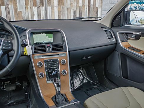 Used 2017 Volvo XC60 T6 Inscription w/ Climate Package image 18