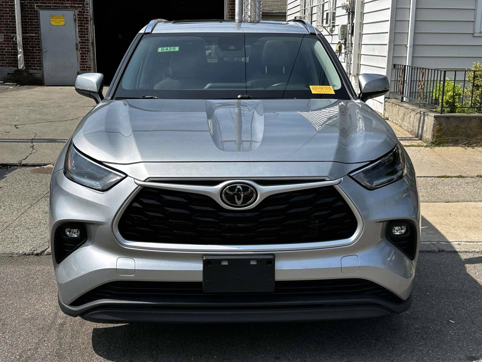 Certified 2021 Toyota Highlander XLE AWD/4WD image 8