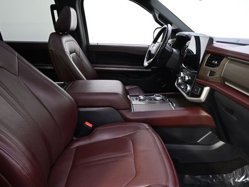 Used 2023 Ford Expedition Limited image 16
