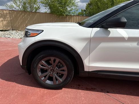Used 2021 Ford Explorer XLT w/ Equipment Group 202A AWD/4WD image 34