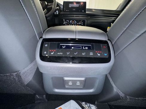 Certified 2026 INFINITI QX60 Luxe w/ Family Package image 29