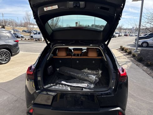 Used 2022 Lexus UX 250h w/ Premium Package image 31