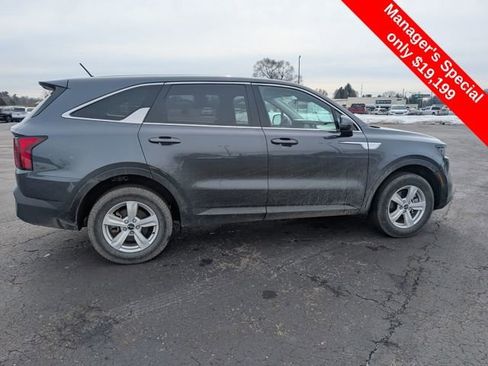 Used 2023 Kia Sorento LX image 8