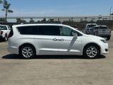 Used 2020 Chrysler Pacifica Limited image 3