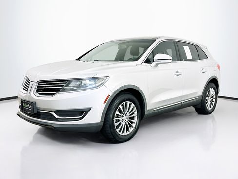 Used 2017 Lincoln MKX Select w/ Select Plus Package FWD image 3