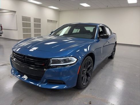 Used 2023 Dodge Charger SXT w/ Blacktop Package image 3