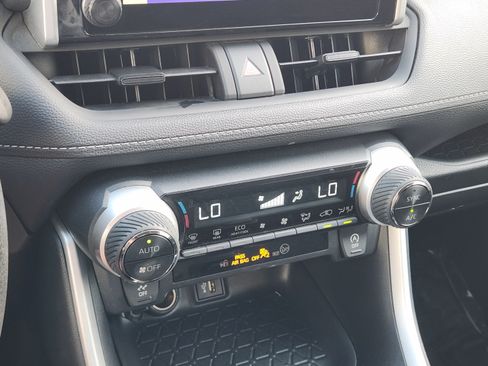 Used 2025 Toyota RAV4 XLE FWD image 13