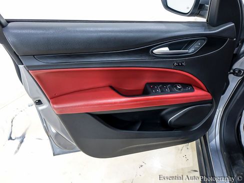 Used 2018 Alfa Romeo Stelvio AWD image 26