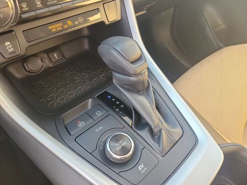 Used 2022 Toyota RAV4 XLE image 23