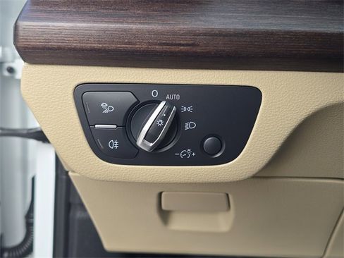 Used 2025 Audi Q5 e Premium image 22