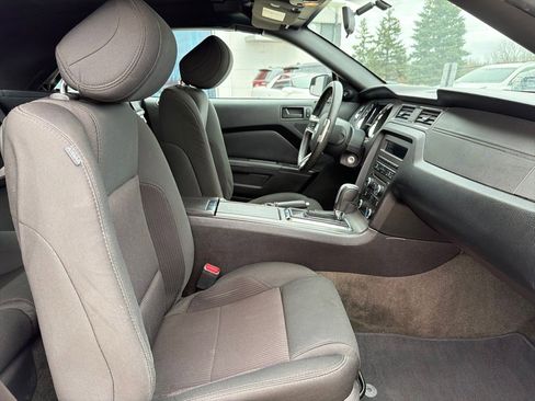 Used 2014 Ford Mustang Convertible image 20
