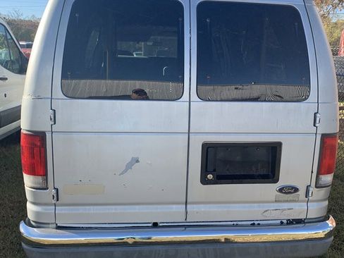 Used 2003 Ford E-350 and Econoline 350 Club Wagon image 3