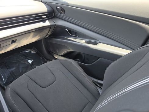 Used 2025 Hyundai Elantra Sport FWD image 16