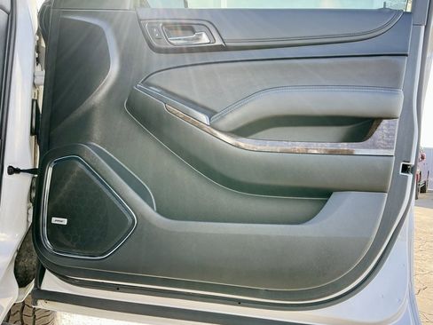 Used 2020 Chevrolet Suburban LT w/ Luxury Package image 22