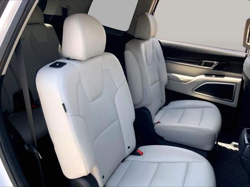 Certified 2023 Kia Telluride S w/ S Sunroof Package FWD image 19