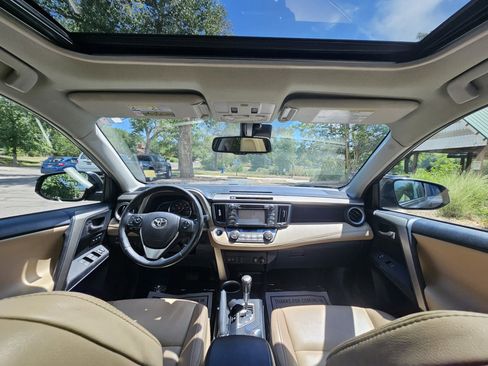 Used 2014 Toyota RAV4 Limited w/ Technology Package AWD/4WD image 43