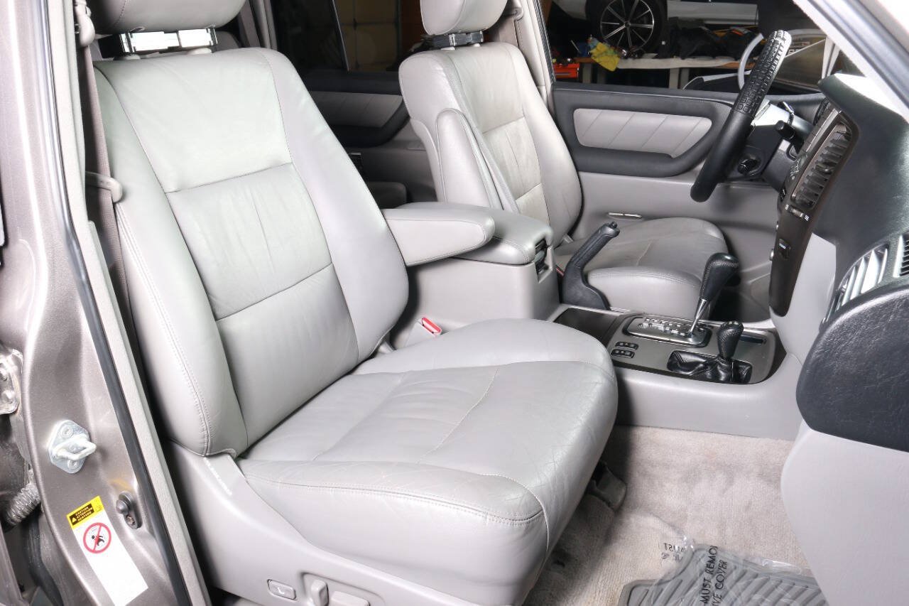 Used 2004 Toyota Land Cruiser AWD/4WD image 43