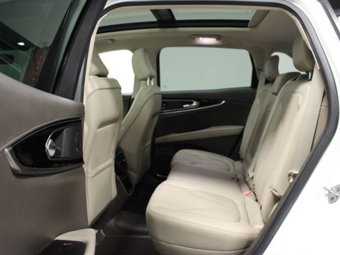 Used 2021 Lincoln Nautilus Reserve w/ Equipment Group 201A image 13