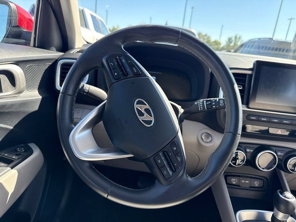 Used 2025 Hyundai Venue SEL FWD image 10