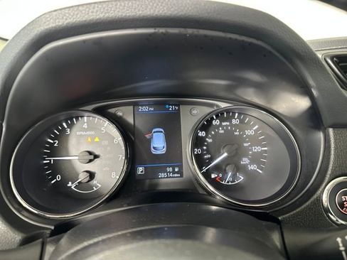 Used 2022 Nissan Rogue Sport SV w/ Technology Package image 17