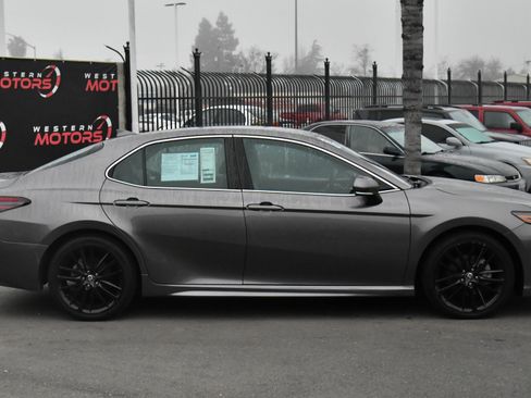Used 2022 Toyota Camry XSE image 9
