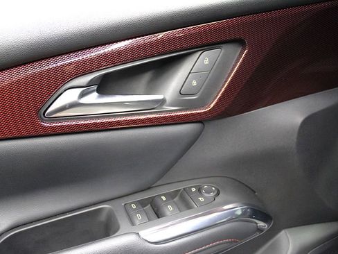 Used 2025 Chevrolet Traverse Z71 w/ LPO, Floor Liner Package AWD/4WD image 28