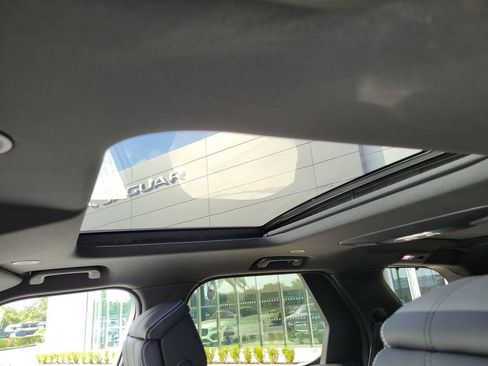 New 2025 Land Rover Discovery Metropolitan Edition image 27