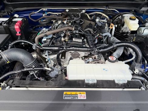 Certified 2025 Toyota Tacoma SR5 AWD/4WD image 10