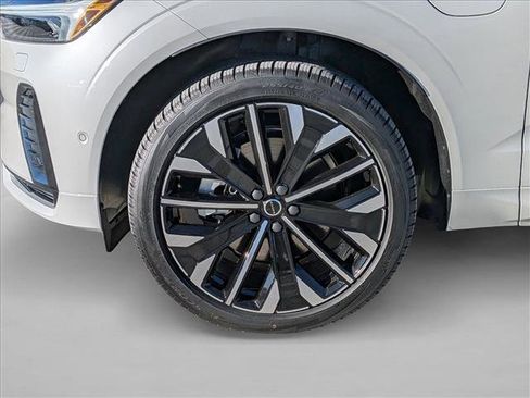 New 2026 Volvo XC60 T8 Ultra w/ Protection Package Premier image 11