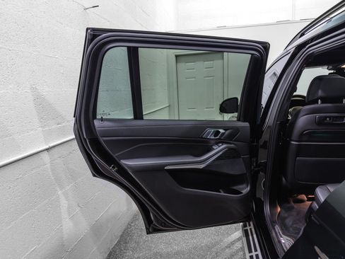 Used 2022 BMW X7 xDrive40i w/ M Sport Package AWD/4WD image 18