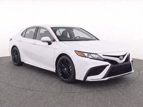 Used 2024 Toyota Camry XSE FWD image 7