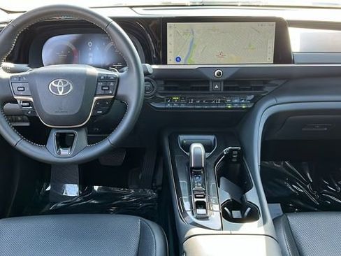 Used 2025 Toyota Crown Signia image 4