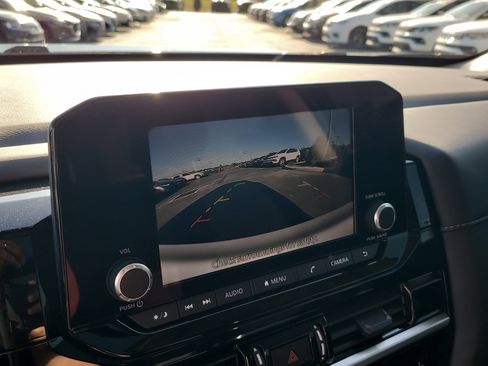 Used 2025 Nissan Pathfinder SV w/ SV Premium Package image 23