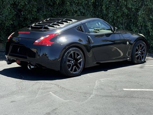 Used 2017 Nissan 370Z Coupe RWD image 8