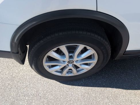 Used 2020 Nissan Rogue SV image 10