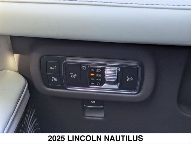 Used 2025 Lincoln Nautilus Black Label AWD/4WD image 20