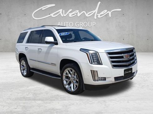 Used 2017 Cadillac Escalade Luxury RWD image 2