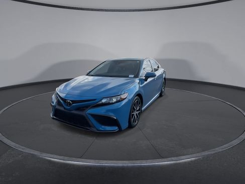 Used 2023 Toyota Camry SE FWD image 4